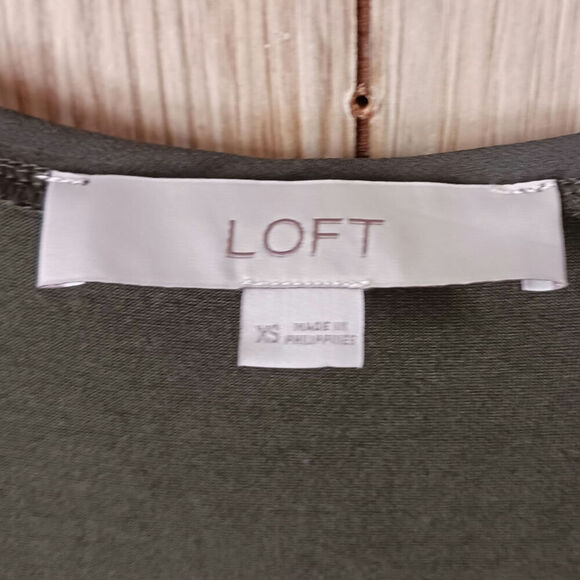 Loft Hunter Green Chiffon Front Slub Knit Back Sleeveless Blouse Size XS - Picture 2 of 6